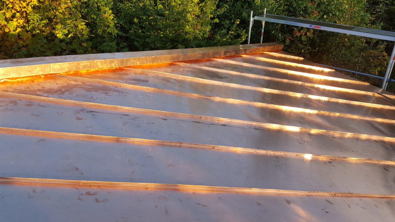 Blechdach, Kupfer Kupferscharen in Doppelstehfalztechnik auf Kappellendach