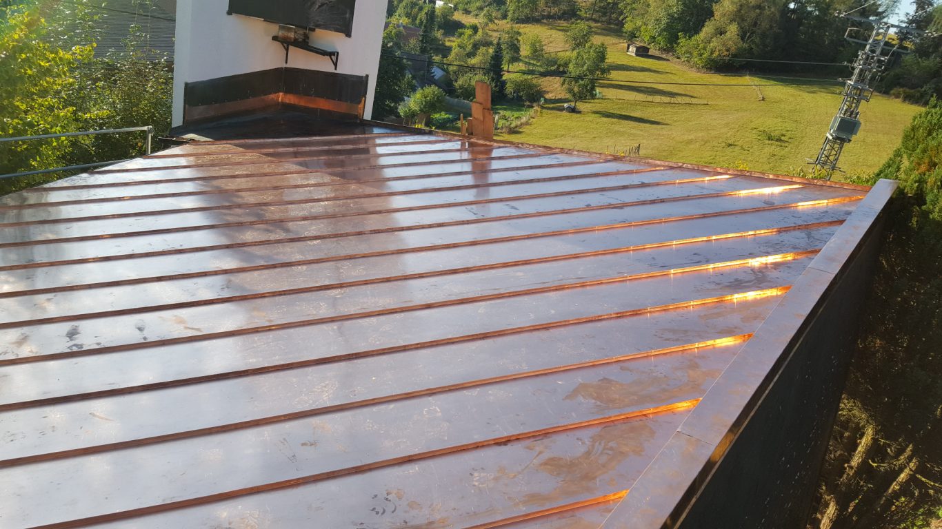 Blechdach, Kupfer Kupferscharen in Doppelstehfalztechnik auf Kappellendach