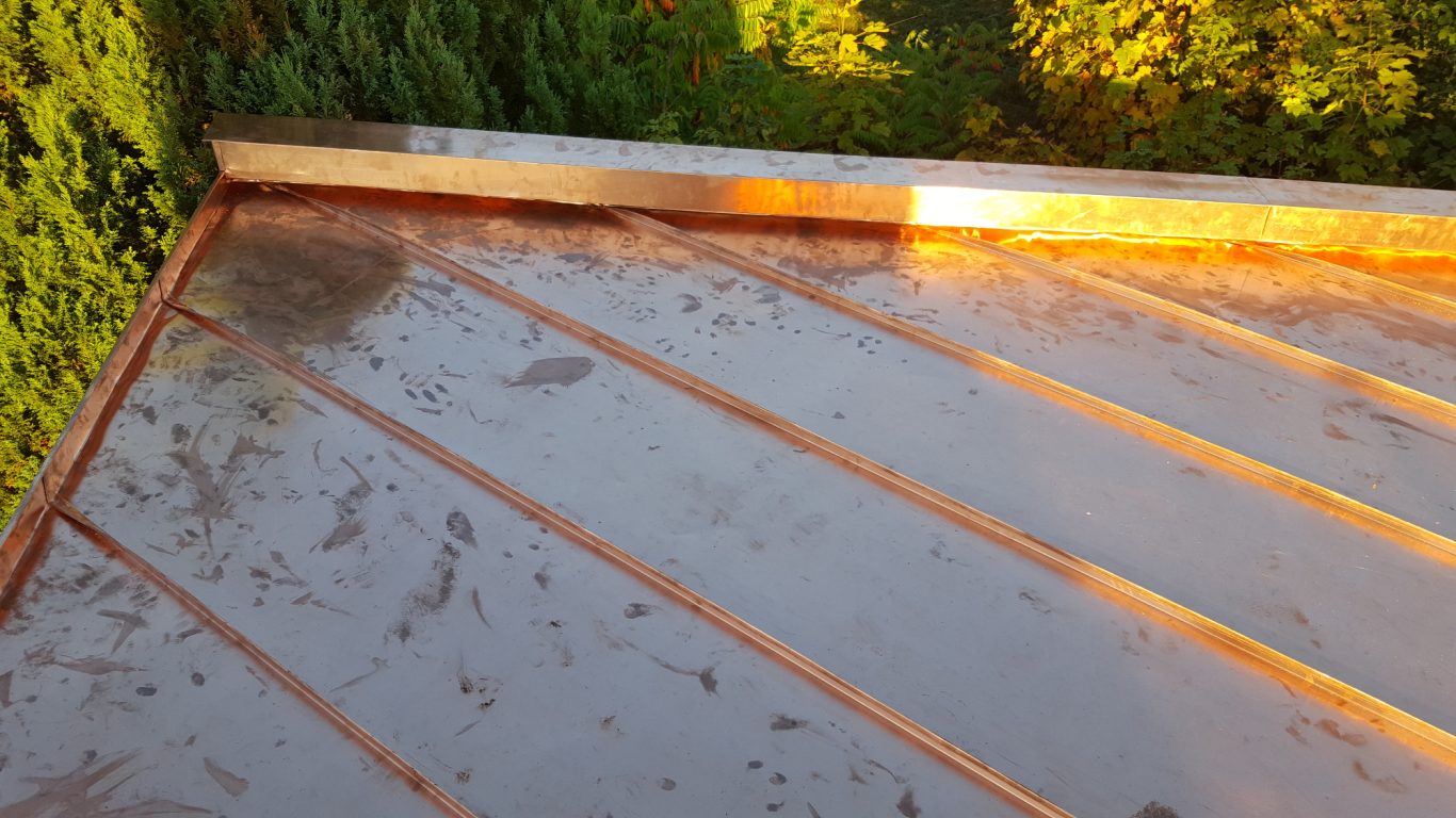 Blechdach, Kupfer Kupferscharen in Doppelstehfalztechnik auf Kappellendach